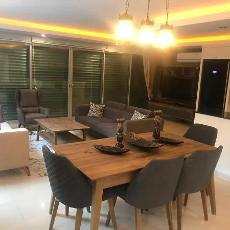Jasmin Lueks Apartment